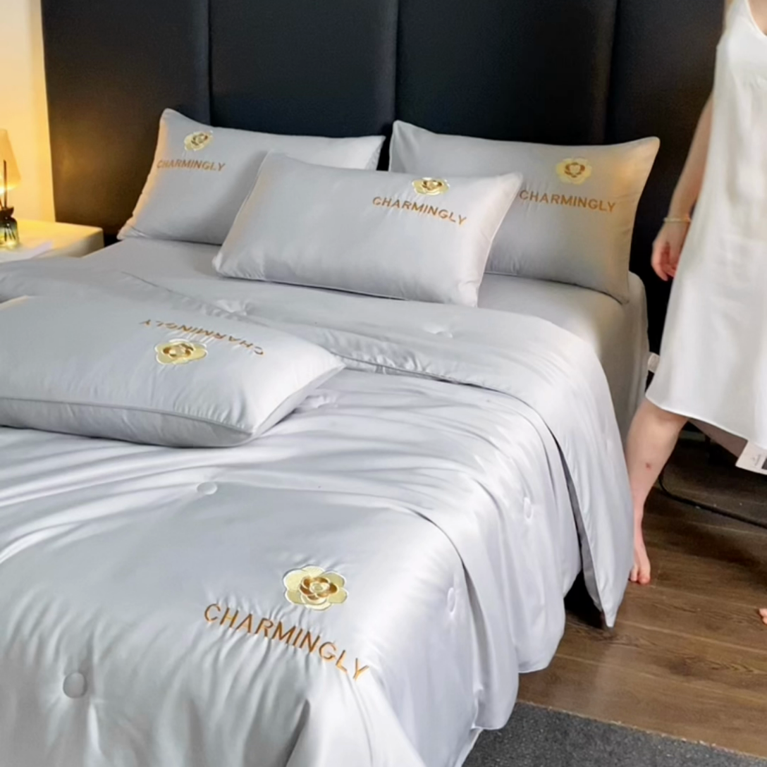 91家纺网 家纺一手货源 找家纺 优尚家纺 2025新款水洗天丝刺绣夏被夏被四件套 银灰色