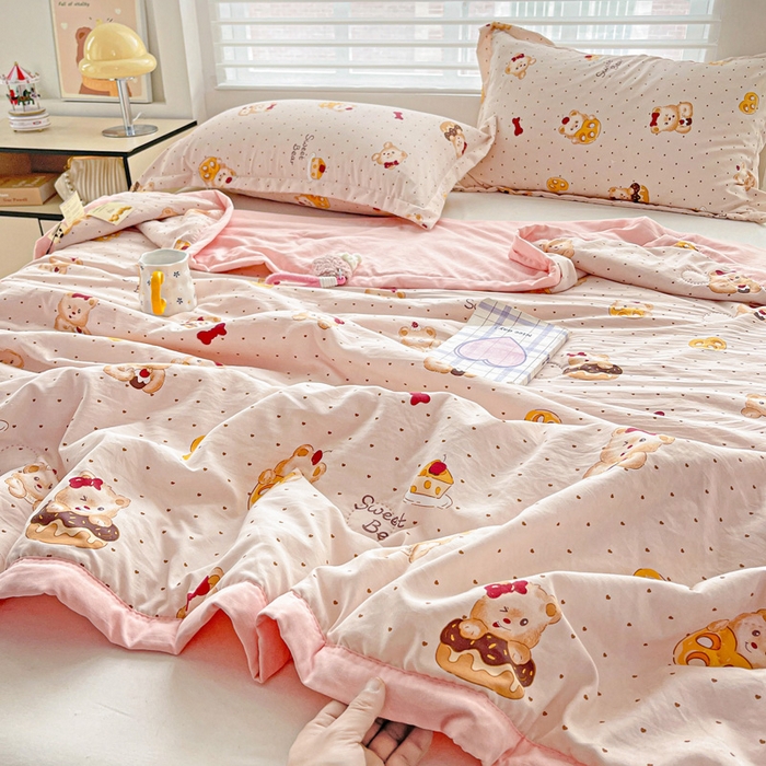 91家纺网 家纺一手货源 找家纺 富艺隆 2025新款水洗棉双层纱夏被 小熊甜饼