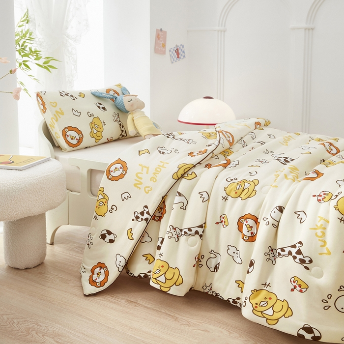 91家纺网 家纺一手货源 找家纺 丝涟家居 2025新款A类双面针织棉卡通小清新滚绳工艺夏被动物世界