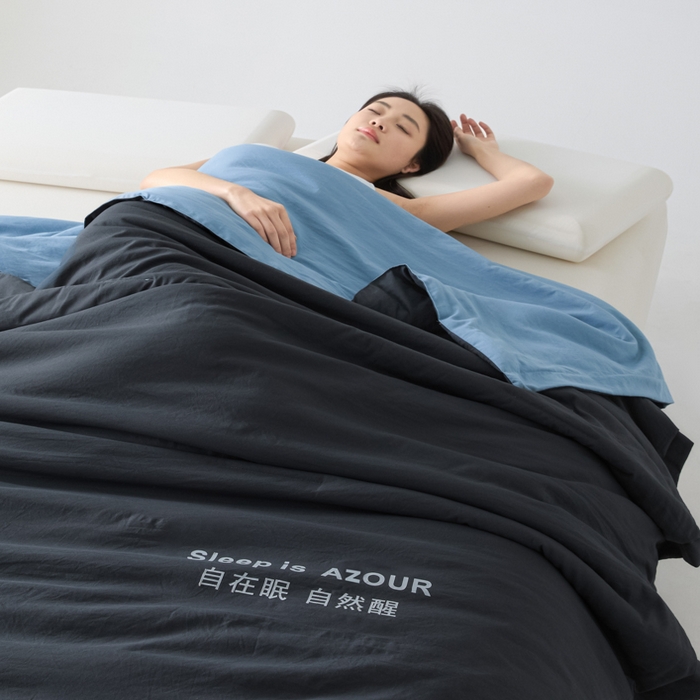 91家纺网 家纺一手货源 找家纺 闲鱼家纺 2025新款某朵同款深睡Pro夏被 自在眠  自然醒 深灰+普鲁士蓝