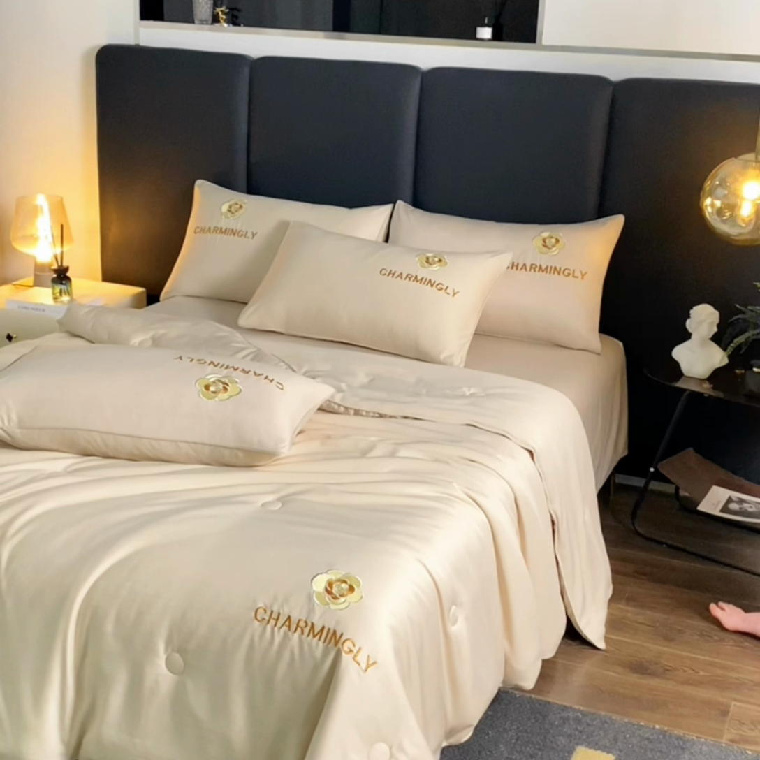 91家纺网 家纺一手货源 找家纺 优尚家纺 2025新款水洗天丝刺绣夏被夏被四件套 米咖色