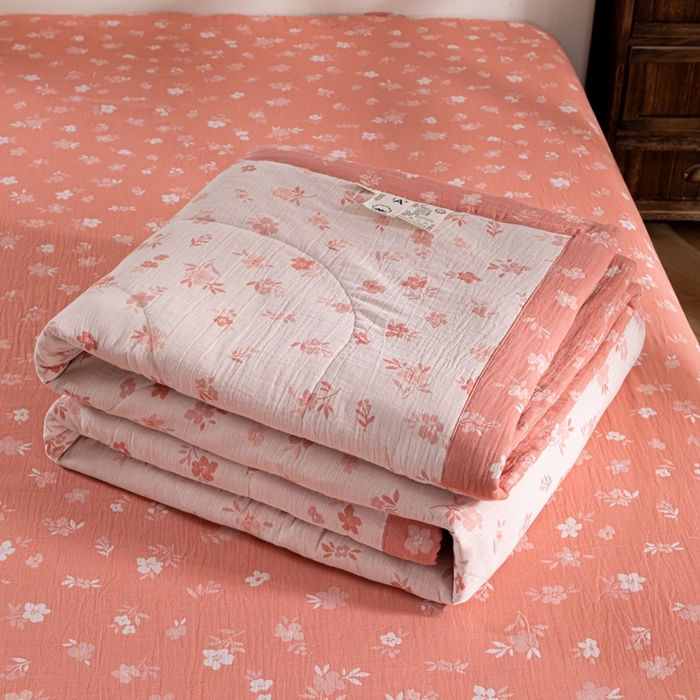 91家纺网 家纺一手货源 找家纺 鑫棉坊 2025新款A类里外全棉双层纱可机洗棉花空调被夏凉被四件套 粉韵繁花