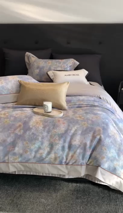 91家纺网 家纺一手货源 找家纺 佳汐蓝2025新款典雅诗意花卉全棉印花四件套券后不低于438/458元 时光之恋-柔雾蓝