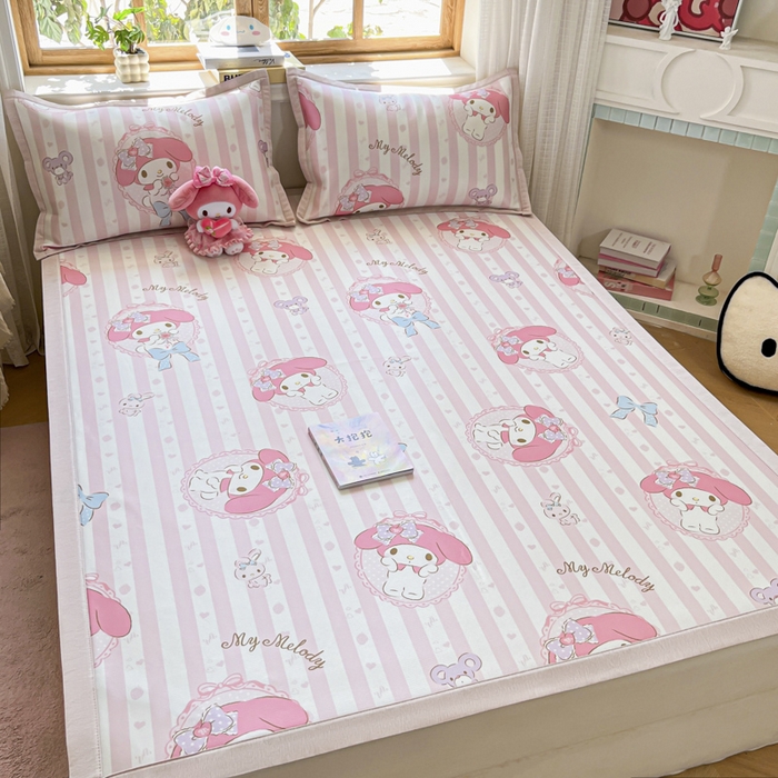 91家纺网 家纺一手货源 找家纺 博雅 2025新款三丽欧A类小版数码印花1200D冰丝凉席凉席席子 甜甜美乐蒂