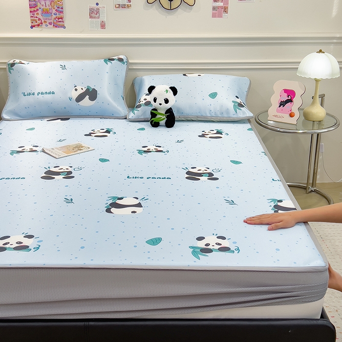 91家纺网 家纺一手货源 找家纺 摩妮卡 2025新款小清新碳光冰丝软席床笠款单床笠三件套 冰蓝熊猫