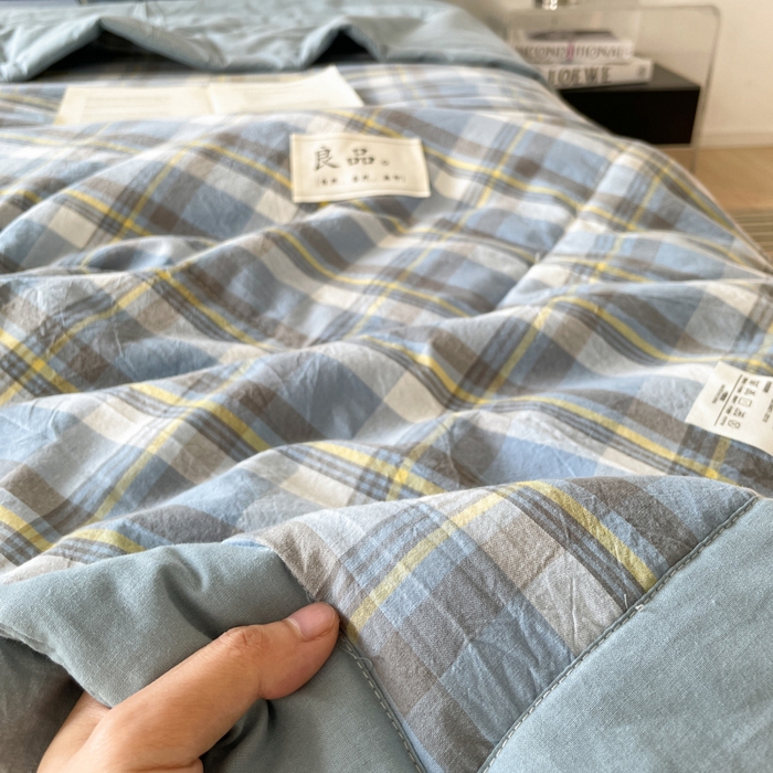 91家纺网 家纺一手货源 找家纺 2025梦初语新款无印风棉花夏被 绅士格