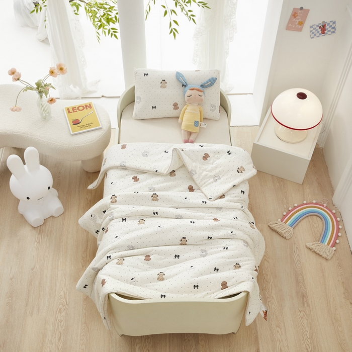 91家纺网 家纺一手货源 找家纺 丝涟家居 2025新款A类双面针织棉卡通小清新滚绳工艺夏被波点狗