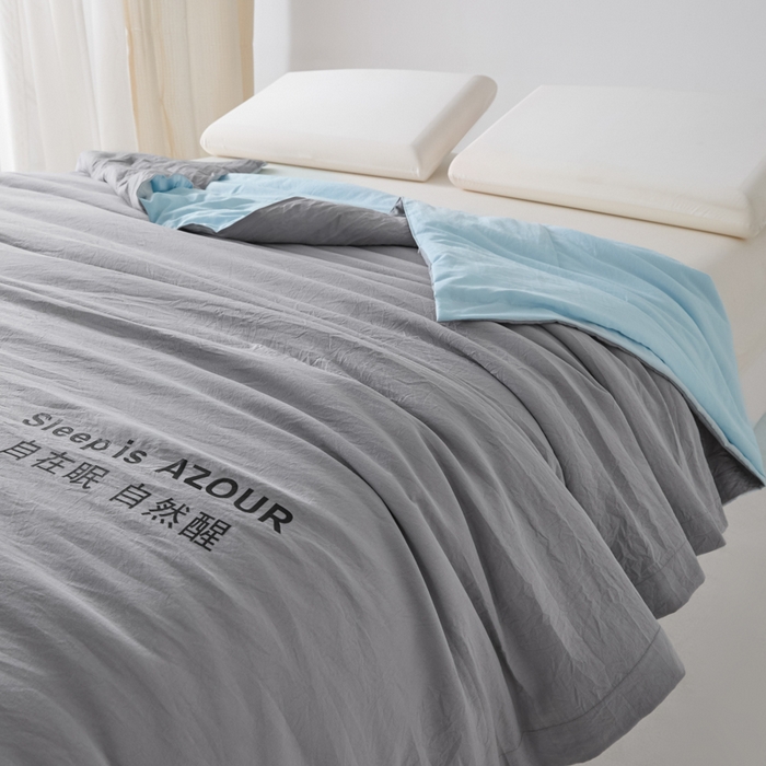 91家纺网 家纺一手货源 找家纺 闲鱼家纺 2025新款某朵同款深睡Pro夏被 自在眠  自然醒 浅灰+克莱茵蓝