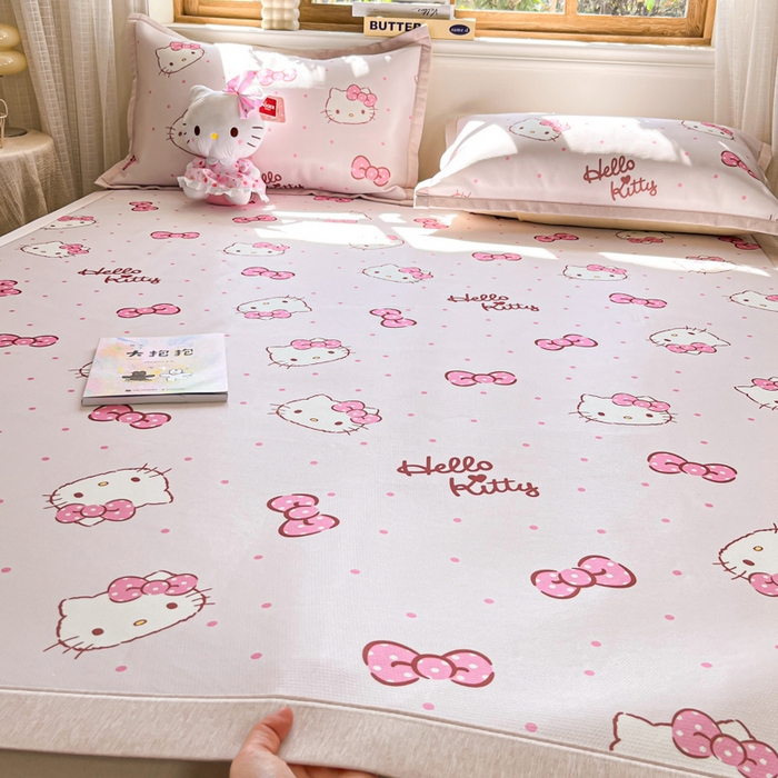 91家纺网 家纺一手货源 找家纺 博雅 2025新款三丽欧A类小版数码印花1200D冰丝凉席凉席席子 粉色蝴蝶结KT