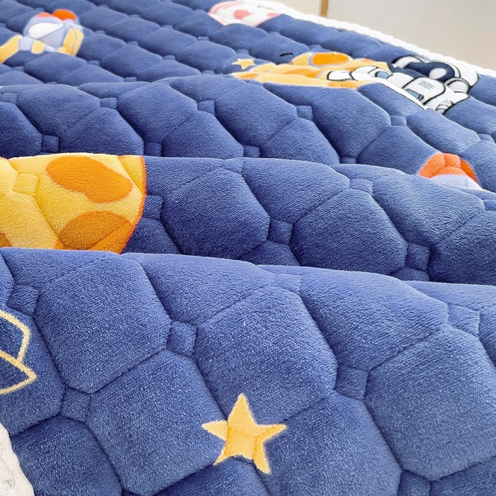 91家纺网 家纺一手货源 找家纺 梵赫家纺2024新款牛奶绒床护垫床垫幼儿园床垫儿童床垫可水洗 薄垫-太空旅行