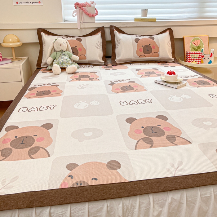 91家纺网 家纺一手货源 找家纺 迪乐妮 2025新款印花真冰藤冰凉席 卡皮巴拉