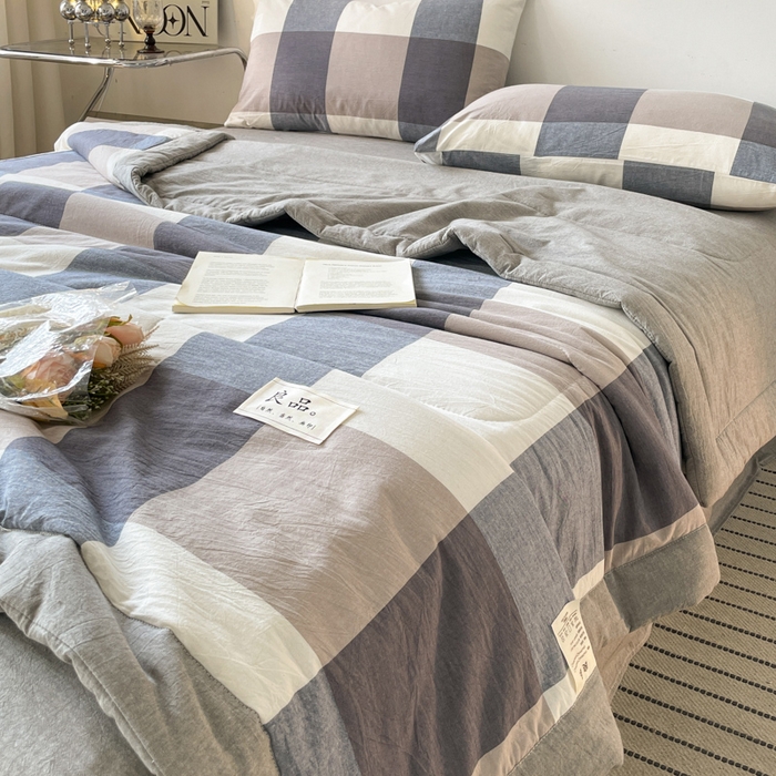 91家纺网 家纺一手货源 找家纺 2025梦初语新款无印风棉花夏被 蓝灰大格