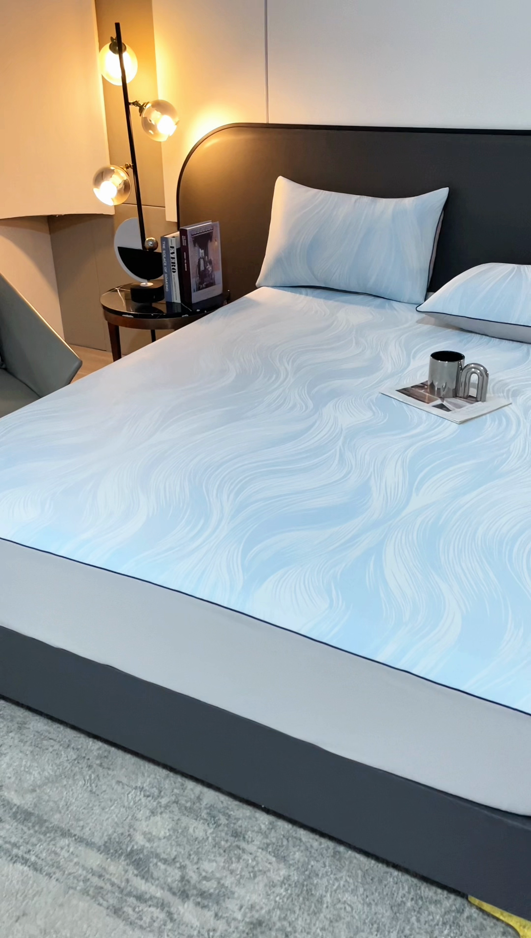 91家纺网 家纺一手货源 找家纺 锦罗绣 2025春夏新款PE中分子凉感提花软凉席席子 极简主义-蓝 床笠款