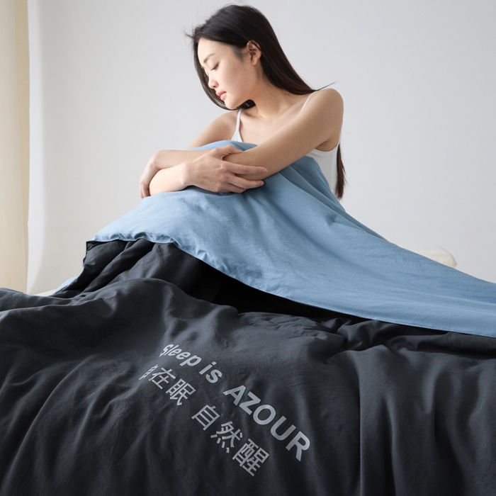 91家纺网 家纺一手货源 找家纺 闲鱼家纺 2025新款某朵同款深睡Pro夏被 自在眠  自然醒 深灰+普鲁士蓝
