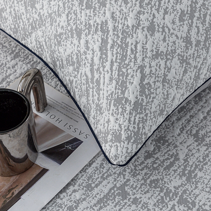 91家纺网 家纺一手货源 找家纺 锦罗绣 2025春夏新款PE中分子凉感提花软凉席席子 流金岁月-灰 床笠款