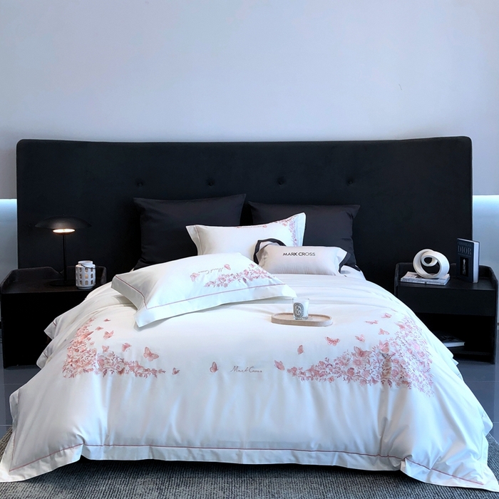 91家纺网 家纺一手货源 找家纺 佳汐蓝2025新款清雅自然刺绣黄金棉系列四件套价格表券后不低于498/518元 苏莉春天-羽缎白