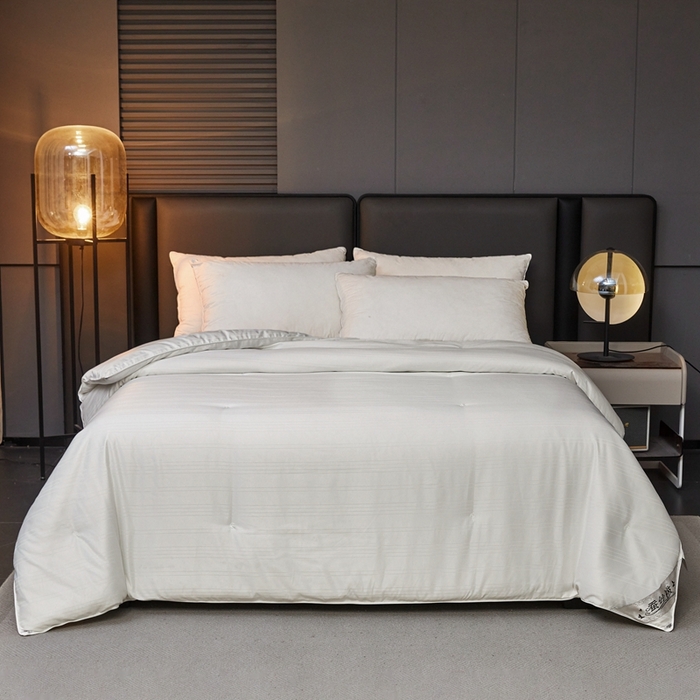 91家纺网 家纺一手货源 找家纺 金同成家纺 2025新款缎条蚕丝被春秋被子母被冬被子被芯 云朵白