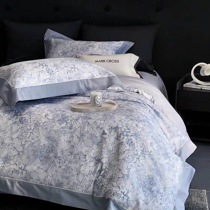 91家纺网 家纺一手货源 找家纺 佳汐蓝2025新款典雅诗意花卉全棉印花四件套券后不低于438/458元 雾隐巴黎-蓝柳色