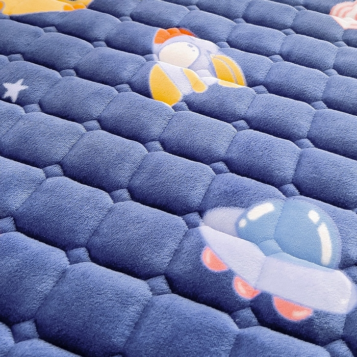 91家纺网 家纺一手货源 找家纺 梵赫家纺2024新款牛奶绒床护垫床垫幼儿园床垫儿童床垫可水洗 垫套-太空旅行