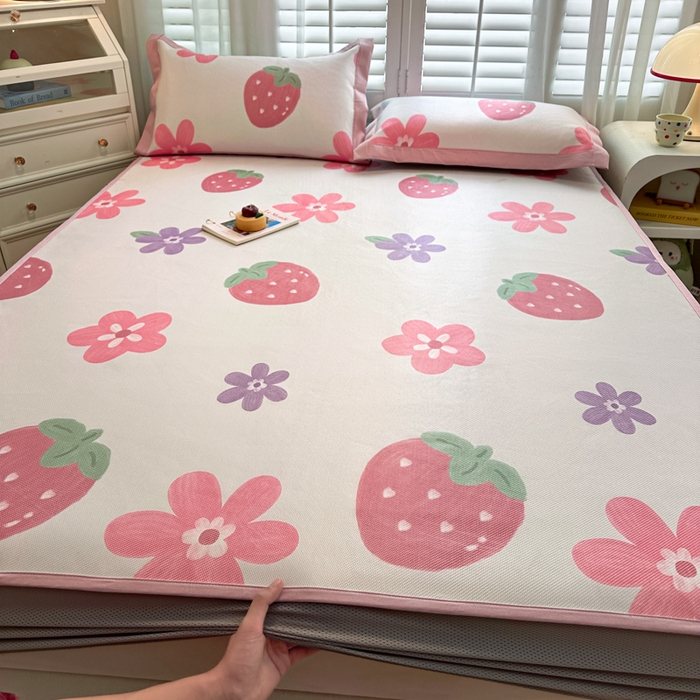 91家纺网 家纺一手货源 找家纺 迪乐妮 2025新款真冰藤印花床笠款凉席 甜心草莓