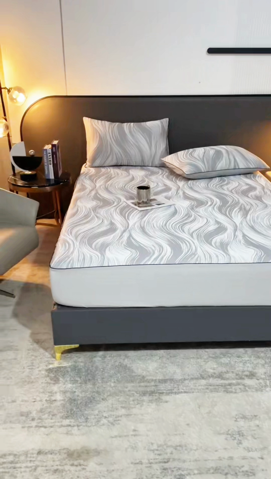 91家纺网 家纺一手货源 找家纺 锦罗绣 2025春夏新款PE中分子凉感提花软凉席席子 极简主义-灰 床笠款