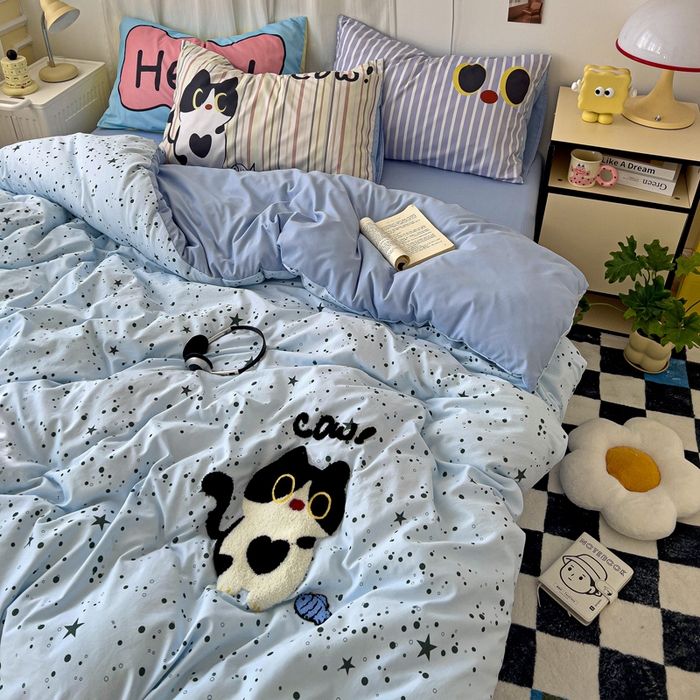 91家纺网 家纺一手货源 找家纺 一霖家纺 2025新款高克重云朵棉数码印花＋毛巾绣四件套 黑色小猫