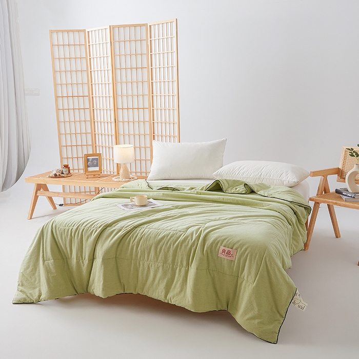 91家纺网 家纺一手货源 找家纺 熙宴家纺 2025新款纯色水洗棉新疆棉花夏被 豆绿