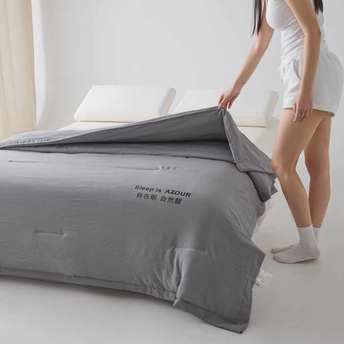 91家纺网 家纺一手货源 找家纺 闲鱼家纺 2025新款某朵同款深睡Pro夏被 自在眠  自然醒 浅灰