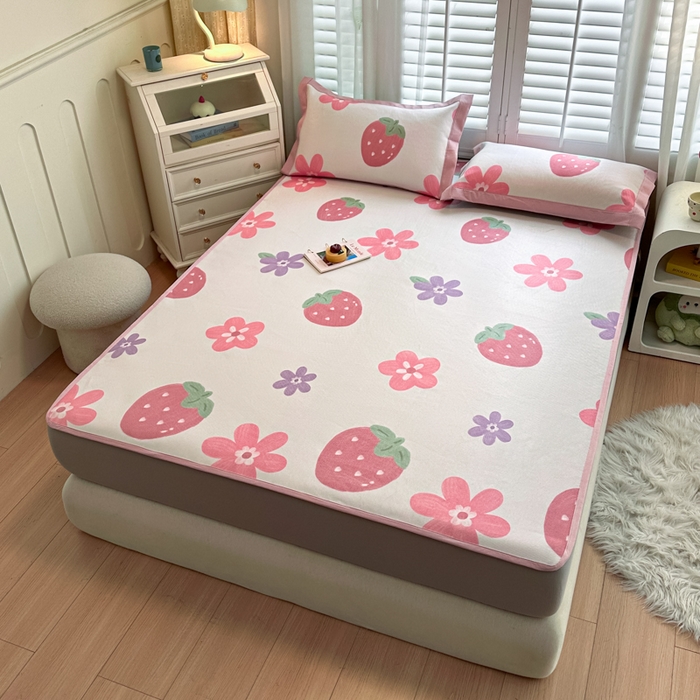 91家纺网 家纺一手货源 找家纺 迪乐妮 2025新款真冰藤印花床笠款凉席 甜心草莓