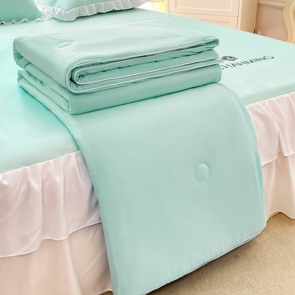 91家纺网 家纺一手货源 找家纺 2025新款A类纯色双拼冰淇淋云母凉感丝夏被空调被（抽空压缩可供跨境） 天空蓝