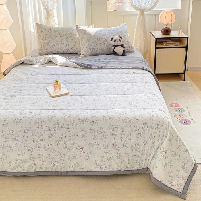 91家纺网 家纺一手货源 找家纺 2025梦初语新款水洗棉印花棉花被 花园兔兔