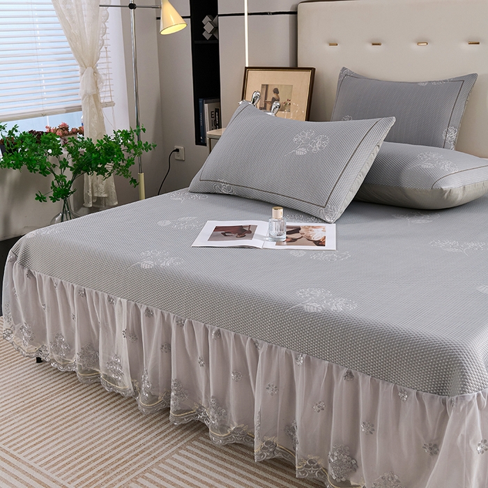 91家纺网 家纺一手货源 找家纺 席之家 2025新款3D冰感蕾丝床裙豆豆席 蕾丝-茶花之恋-灰