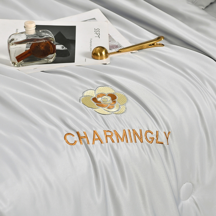 91家纺网 家纺一手货源 找家纺 优尚家纺 2025新款水洗天丝刺绣夏被夏被四件套 银灰色