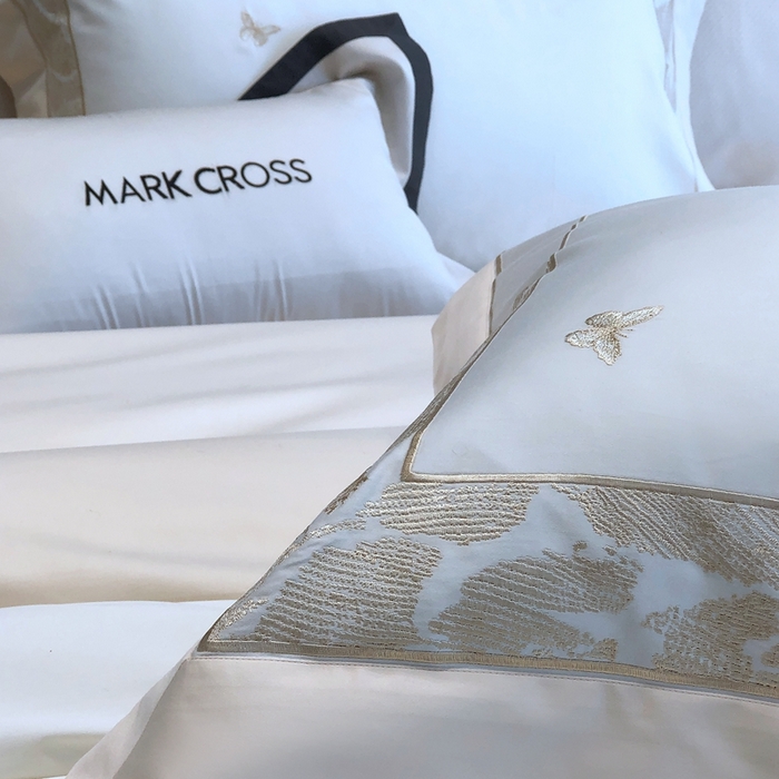 91家纺网 家纺一手货源 找家纺 佳汐蓝2025新款清雅自然刺绣黄金棉系列四件套价格表券后不低于498/518元 春野浮绿-奶杏白