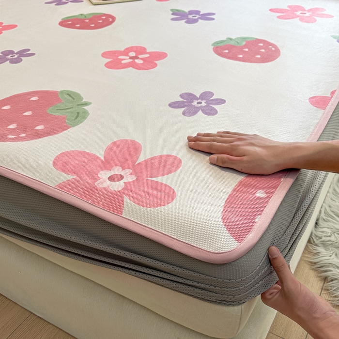 91家纺网 家纺一手货源 找家纺 迪乐妮 2025新款真冰藤印花床笠款凉席 甜心草莓