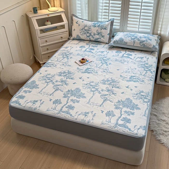 91家纺网 家纺一手货源 找家纺 迪乐妮 2025新款真冰藤印花床笠款凉席 丛林间-蓝