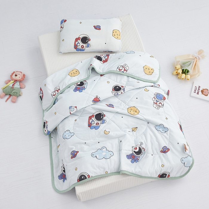 91家纺网 家纺一手货源 找家纺 丝涟家居 2025新款A类卡通小清新双面印花凉感丝夏被宇航员