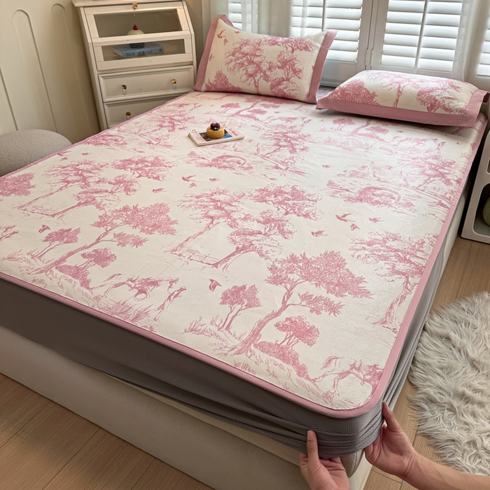 91家纺网 家纺一手货源 找家纺 迪乐妮 2025新款真冰藤印花床笠款凉席 丛林间-粉