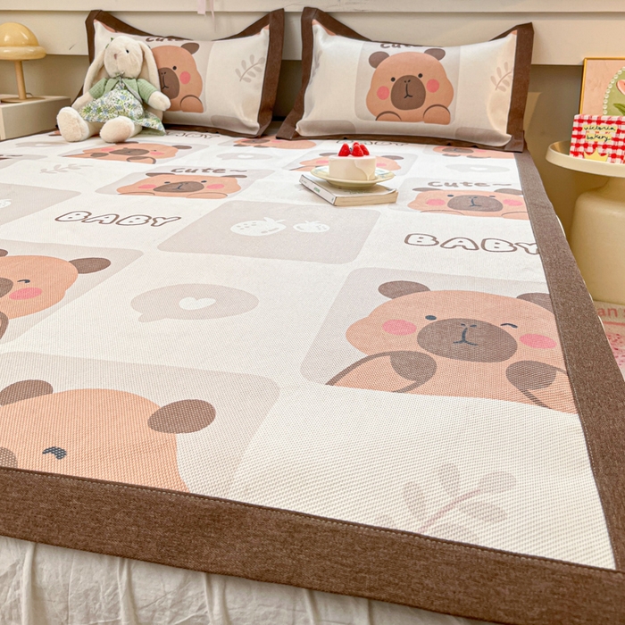 91家纺网 家纺一手货源 找家纺 迪乐妮 2025新款印花真冰藤冰凉席 卡皮巴拉