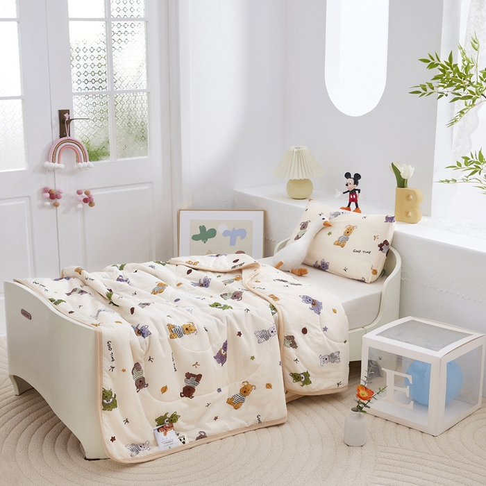 91家纺网 家纺一手货源 找家纺 丝涟家居 2025新款A类卡通小清新双面印花凉感丝夏被雪纳瑞