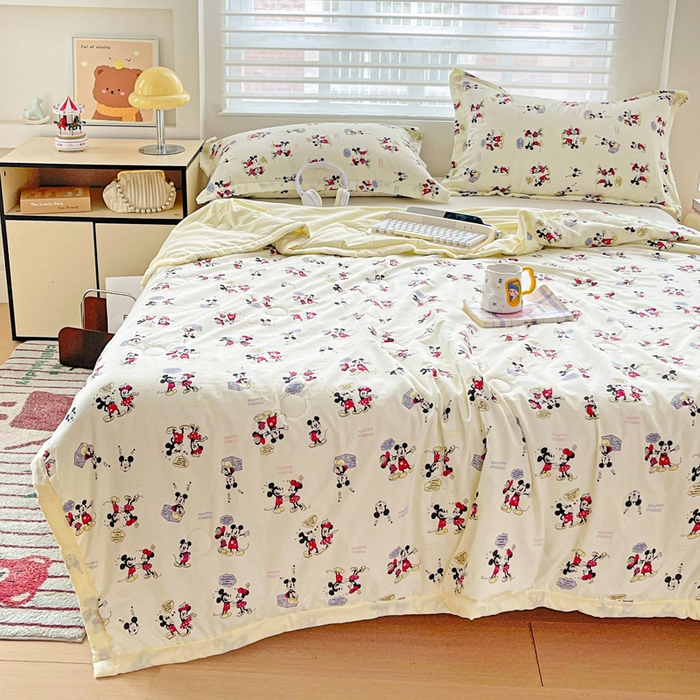 91家纺网 家纺一手货源 找家纺 富艺隆 2025新款水洗棉双层纱夏被 听音乐的米奇