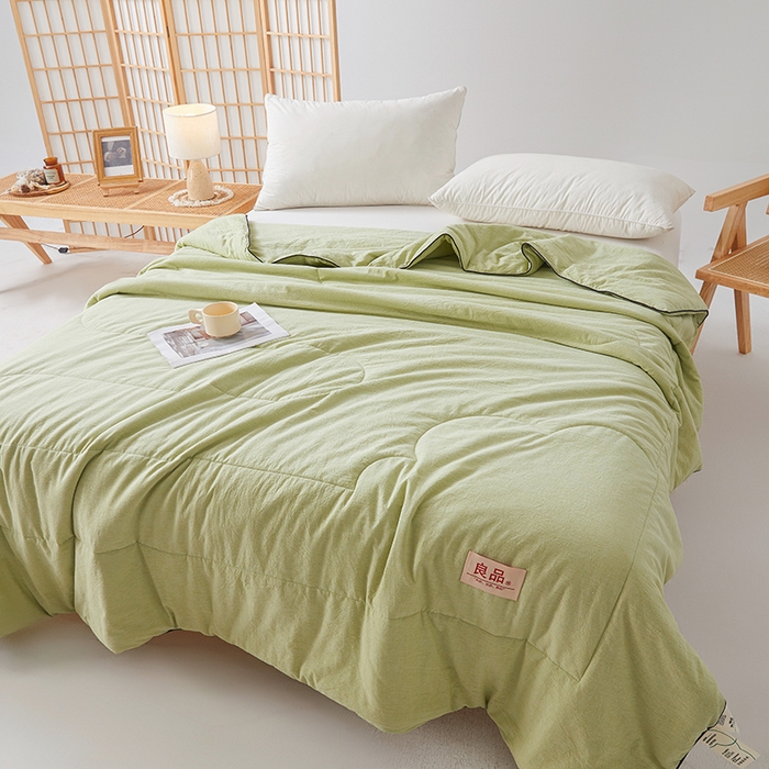 91家纺网 家纺一手货源 找家纺 熙宴家纺 2025新款纯色水洗棉新疆棉花夏被 豆绿