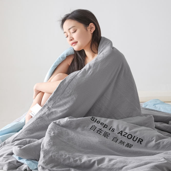 91家纺网 家纺一手货源 找家纺 闲鱼家纺 2025新款某朵同款深睡Pro夏被 自在眠  自然醒 浅灰+克莱茵蓝