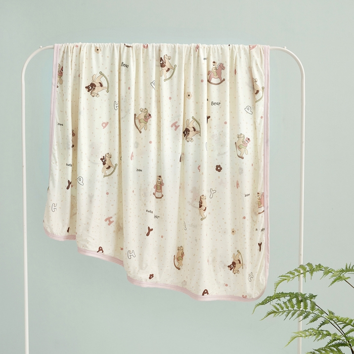 91家纺网 家纺一手货源 找家纺 丝涟家居 2025新款婴儿裸睡级凉感针织毯幼儿园夏被儿童夏被毯子 木马熊