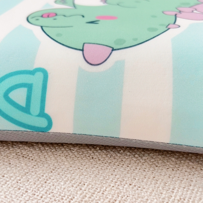 91家纺网 家纺一手货源 找家纺 2025新款卡通凉感丝亲肤枕 爱心恐龙50*30*4 