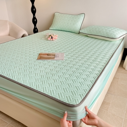 91家纺网 家纺一手货源 找家纺 2025新款加厚乳胶床笠款经典纯色夏被套件 饼干花-水绿