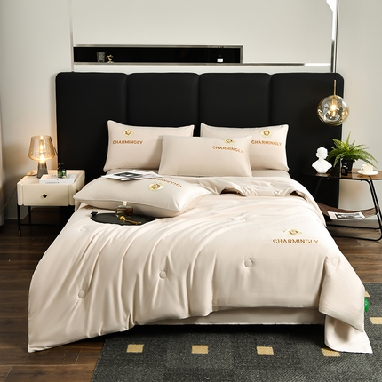 91家纺网 家纺一手货源 找家纺 优尚家纺 2025新款水洗天丝刺绣夏被夏被四件套 米咖色