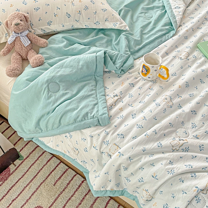 91家纺网 家纺一手货源 找家纺 富艺隆 2025新款水洗棉双层纱夏被 雪茸小猫