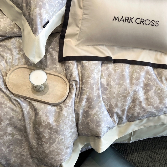 91家纺网 家纺一手货源 找家纺 佳汐蓝2025新款典雅诗意花卉全棉印花四件套券后不低于438/458元 馥雅铃兰-月灰蓝