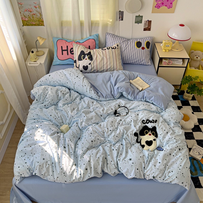 91家纺网 家纺一手货源 找家纺 一霖家纺 2025新款高克重云朵棉数码印花＋毛巾绣四件套 黑色小猫